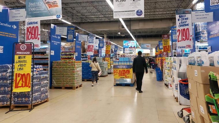 Ofertas, caída de precios y una inflación que parece ceder pero con caída del consumo Foto: Santiago Tagua/MDZ