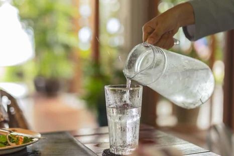 Tomar poca agua afecta tu salud Foto: Shutterstock Tomar poca agua afecta tu salud Foto: Shutterstock