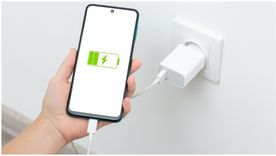 Oppo también sugiere algunas acciones concretas para evitar el desgaste prematuro de la batería durante la carga. Oppo también sugiere algunas acciones concretas para evitar el desgaste prematuro de la batería durante la carga.
