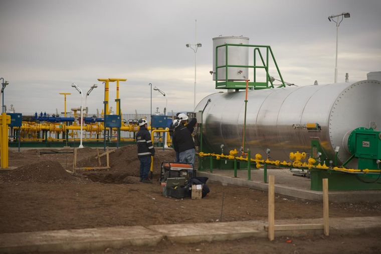Personal de Ecogas y GasAndes ultima detalles en la planta odorizadora de gas.&nbsp;