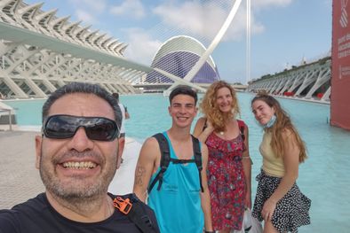 MDZol | Karina, Sergio, Joel y Ariadna se muraron en agosto de 2021 desde Mendoza a España.