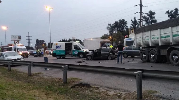 Una mujer resultó herida por un choque múltiple en la autopista Panamericana Foto: NA