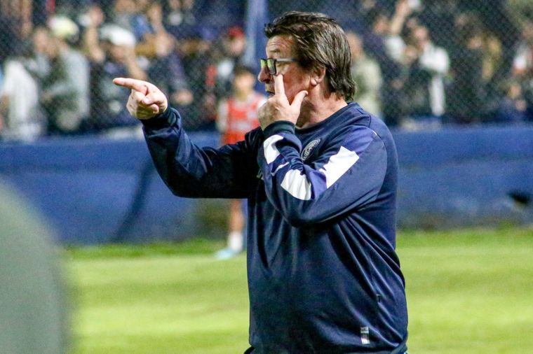 Berti sabe que tiene un problema en un puesto zona. Foto: Fabián Salamone / MDZ