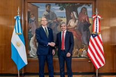 Scott Bessent y Luis Caputo tras negociar los términos del salvataje vía swap.&nbsp;