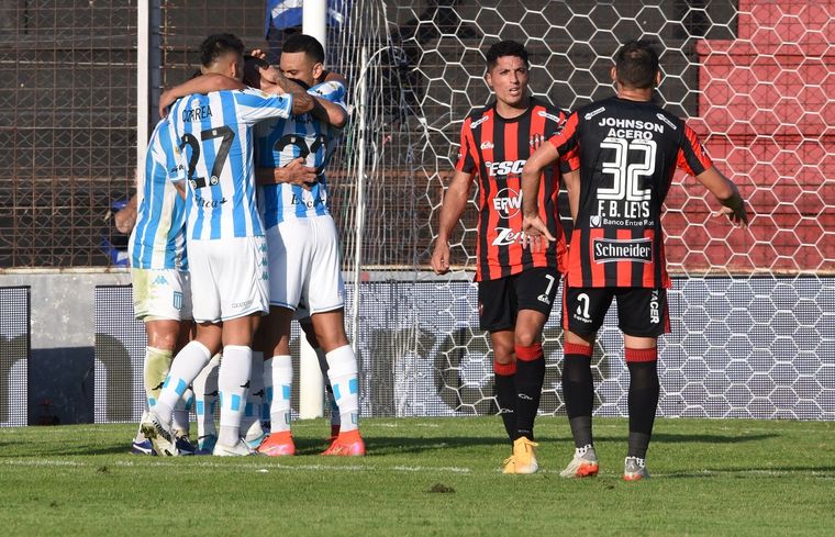 Racing ganó y quedó muy cerca de la clasificación. Foto: Télam