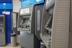 Ya llegaron al país los primeros billetes azules de $20.000. Foto: Rodrigo DAngelo / MDZ