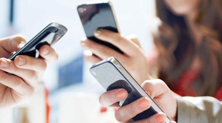 Los teléfonos celulares se podrán usar con supervición docente. Foto: Gentileza