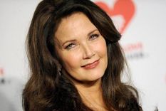 lynda carter se suma al elenco de supergirl