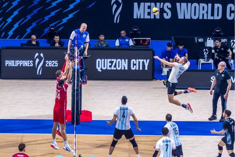 La selección de vóley llega con el empuje de haber eliminado a Francia. La selección de vóley llega con el empuje de haber eliminado a Francia.