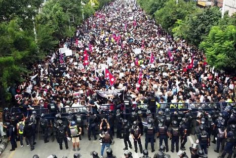 Protestas en Nepal, baneo de redes sociales y crisis política. Protestas en Nepal, baneo de redes sociales y crisis política.