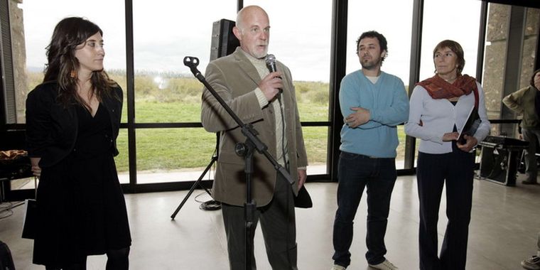 Anabel Simionato, los artistas Mariano Cornejo, Emiliano Dalmau y Sara García Uriburu, curadora de la muestra. Foto: Gentileza