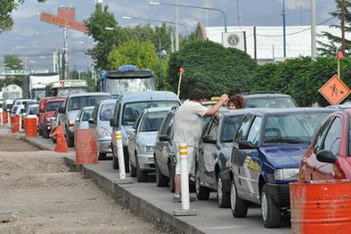 MDZol | Las colas de la revisión técnica son interminables. Foto: MDZ/Archivo