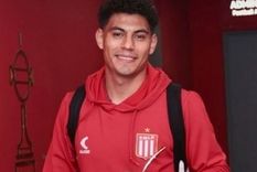 Santiago Arzamendia tuvo que pedirles disculpas a los hinchas de Estudiantes por una situación insólita. Santiago Arzamendia tuvo que pedirles disculpas a los hinchas de Estudiantes por una situación insólita.