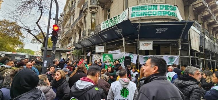 Trabajadores del Inadi convocaron a una vigilia por los más de 160 despidos que tuvo el organismo desde la nueva gestión Foto: NA