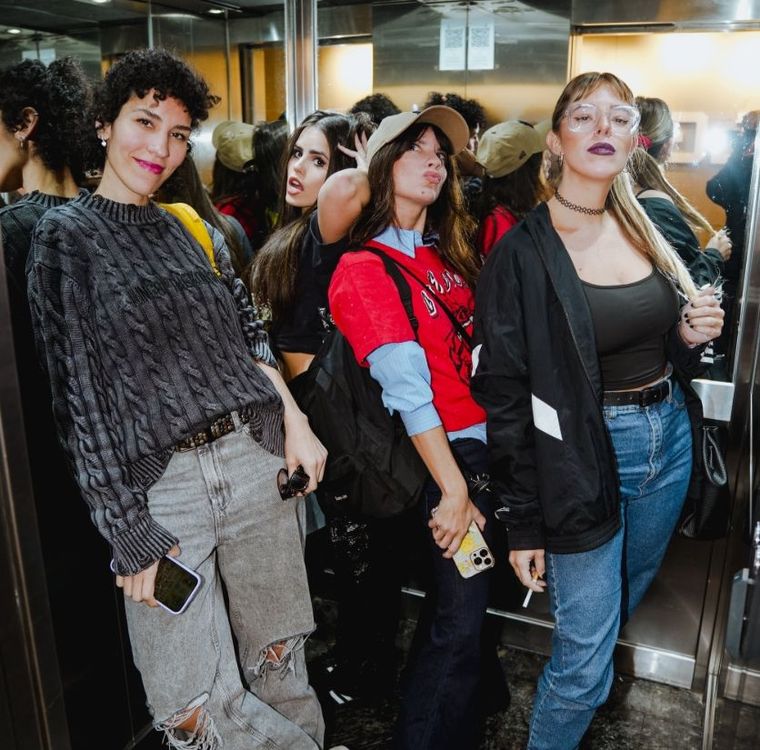 Con un look inspirado en el rock nacional. Con un look inspirado en el rock nacional.