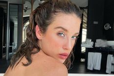 María Pedraza, estrella de Élite, causa sensación en topless y bikini