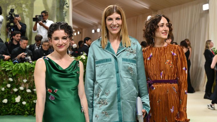 Chloe Malle (a la izquierda) es asistente recurrente a la Met Gala, organizada por Wintour.