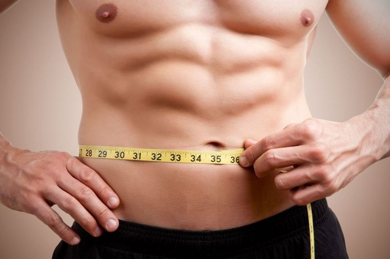 Para mantener el cuerpo en forma puedes realizar ejercicios sin salir de tu casa. Foto: Shutterstock