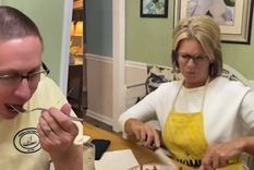 Paloma, una estudiante argentina de intercambio, hizo probar a su familia en EEUU un plato típico en Argentina y subió su reacción a TikTok Foto: Captura de pantalla