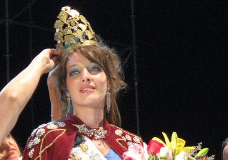 Evelyn primera, la flamante Reina de la Vendimia de San Martín.