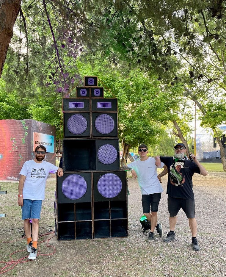 La tripulación de Aconcawa Sound System durante una jornada de cultura sonora. La tripulación de Aconcawa Sound System durante una jornada de cultura sonora.