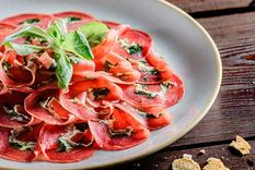 Carpaccio de lomo Una receta clásica de Italia para hacer en pocos minutos. Foto: diariamenteali