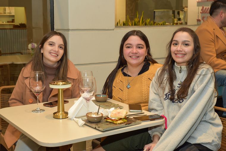 Luisina Torre, Camila Tisera y Bernardita Lucero. Luisina Torre, Camila Tisera y Bernardita Lucero.