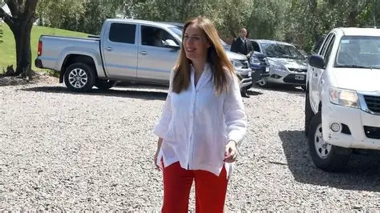 Lo que está discutiendo la Argentina hoy no es solamente un programa económico. Lo que está discutiendo la Argentina hoy no es solamente un programa económico.