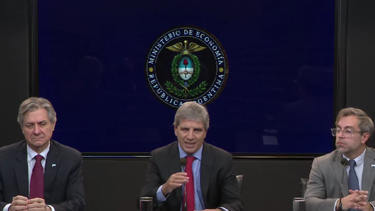 Luis Caputo: El objetivo es refinanciar los vencimientos a la menor tasa posible Luis Caputo: El objetivo es refinanciar los vencimientos a la menor tasa posible