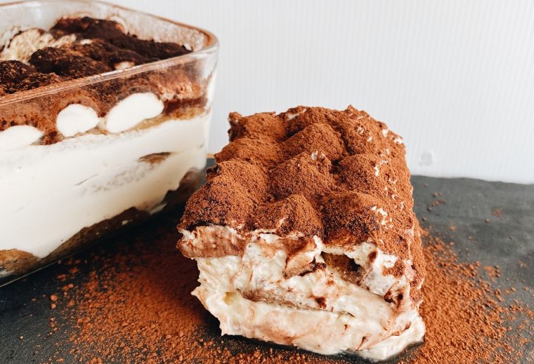 Foto: Cafés MamaSame - https://www.cafesmamasame.com/sites/default/files/2021-05/Tiramisu%20cafe_V2.jpg