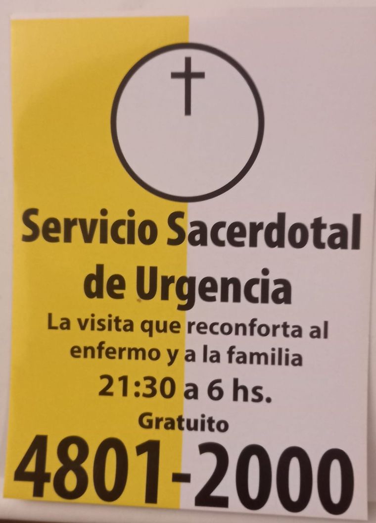 En la sede del servicio el laico que está de guardia responde el llamado que solicita la asistencia. Foto: SSU.