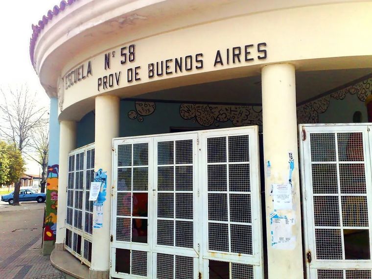 Tras el ataque en un salón de la Escuela Secundaria N°44, los autoridades educativas interrumpieron el dictado de la clase para evacuar parte del establecimiento.&nbsp;