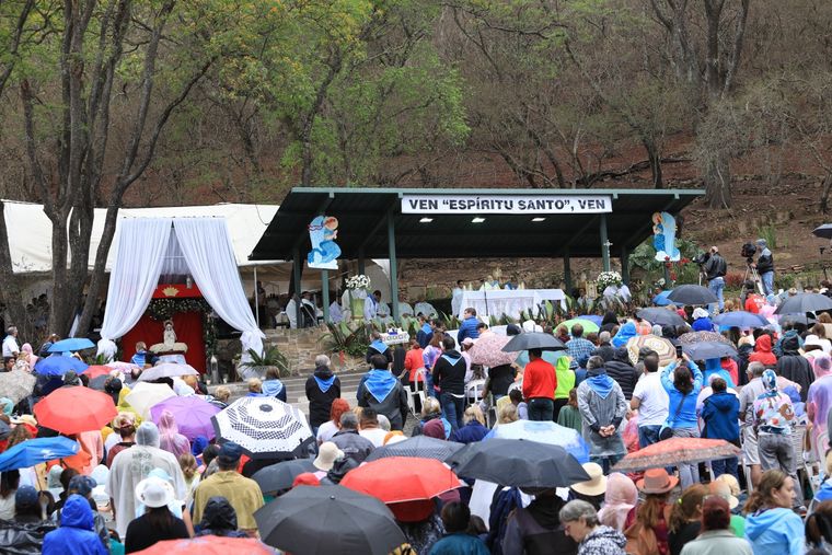 Este año, el lema de la Fiesta retoma el saludo del ángel a la Virgen: “Dios te Salve María”. 