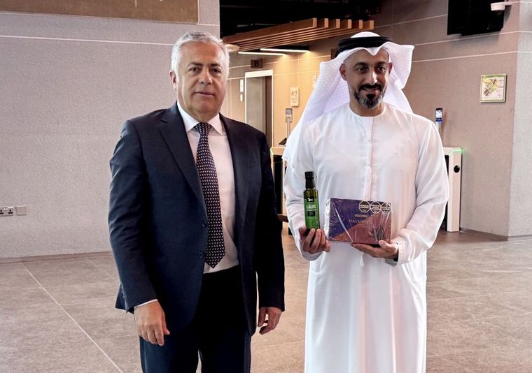 Alfredo Cornejo en Emiratos Árabes. Alfredo Cornejo en Emiratos Árabes.