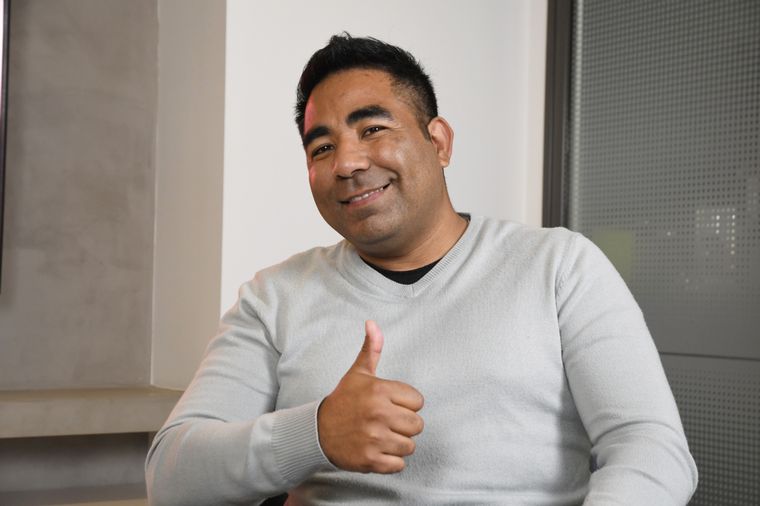 No es docente, pero comprende lo que necesitan profes y maestros. Foto: Rodrigo DAngelo / MDZ