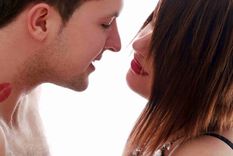 Tucos infalibles para eliminar la marca de los chupetones de forma rápida y sencilla