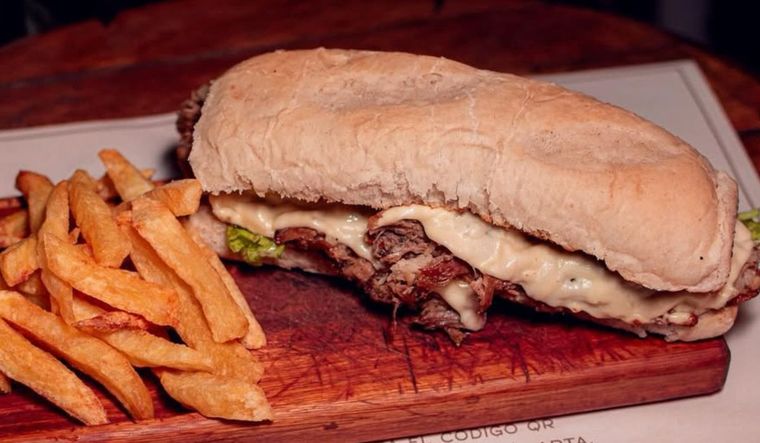 Las papas fritas son el acompañamiento ideal para los lomos. Las papas fritas son el acompañamiento ideal para los lomos.