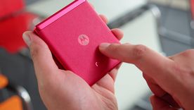 El nuevo plegable Razr incorpora herramientas avanzadas de Google para potenciar la experiencia del usuario. El nuevo plegable Razr incorpora herramientas avanzadas de Google para potenciar la experiencia del usuario.