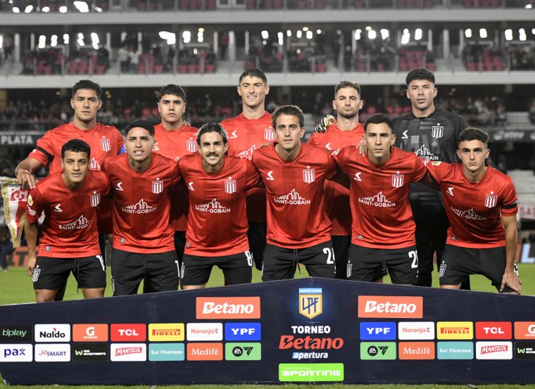 Estudiantes busca desacerse de un futbolista de renombre.