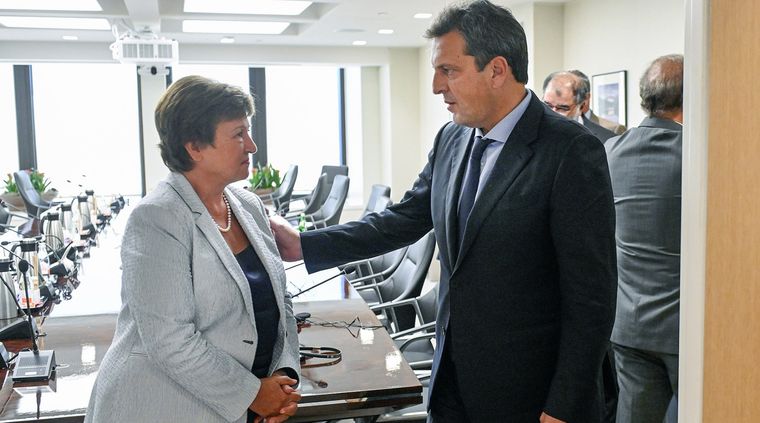 El Gobierno logró patear hacia adelante vencimientos y mantener vigente el programa con el FMI pero en el arranque de la nueva administración hay compromisos todos los meses. Foto: Ministerio de Economía