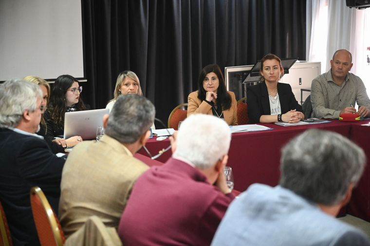 La mesa con los privados y el Emetur se reunió por primera vez el viernes Foto: Emetur