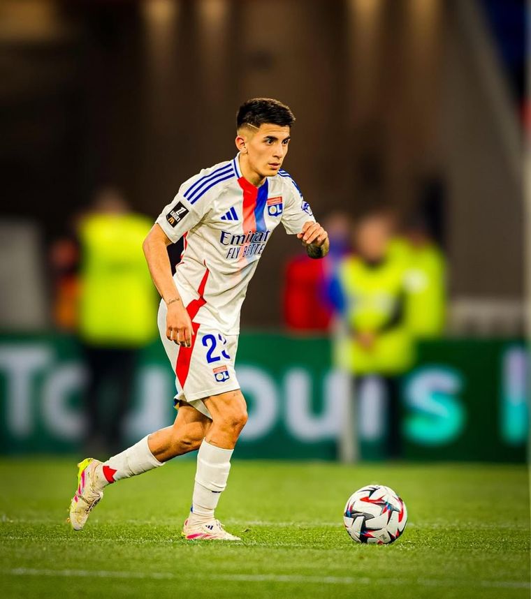 Thiago Almada uno de los futbolistas que fue cedido de un club a otro que pertenecía al mismo grupo empresarial. Thiago Almada uno de los futbolistas que fue cedido de un club a otro que pertenecía al mismo grupo empresarial.