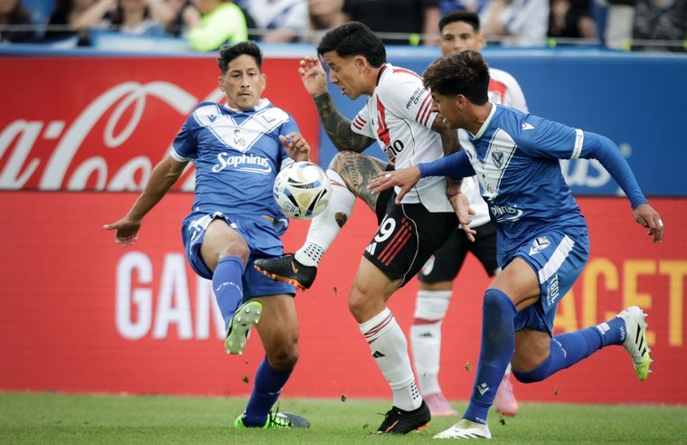 River visita a Vélez en Liniers con la obligación de sumar de a tres en el torneo local.