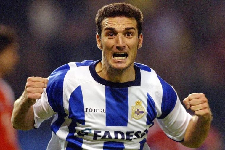 Jugó en el Deportivo de La Coruña de 1998 a 2005