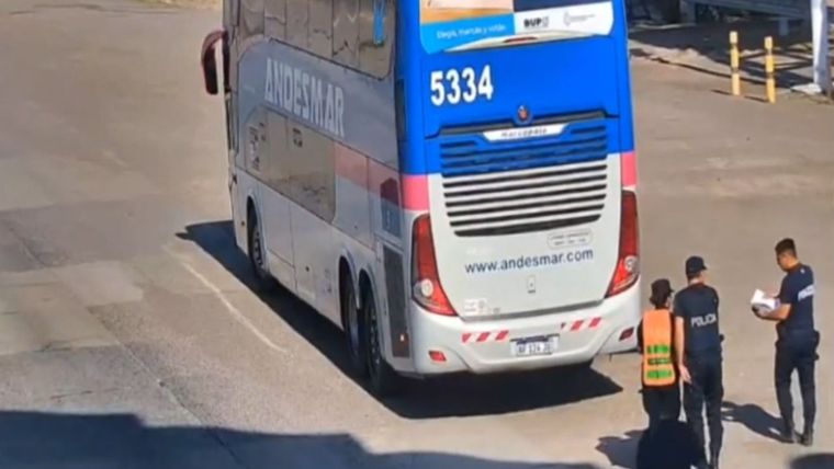 La policía rescató a la mujer y los tres hijos que viajaban a Mar del Plata.&nbsp;