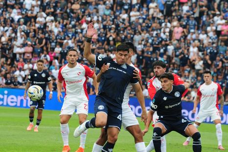 Independiente Rivadavia repetiría el mismo once que Alfredo Berti puso en los últimos tres partidos. Independiente Rivadavia repetiría el mismo once que Alfredo Berti puso en los últimos tres partidos.