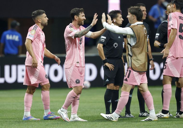 Lionel Messi le dio la victoria a Inter Miami con un golazo de tiro libre.