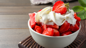 La mejor receta de frutillas con azúcar y crema en minutos La mejor receta de frutillas con azúcar y crema en minutos