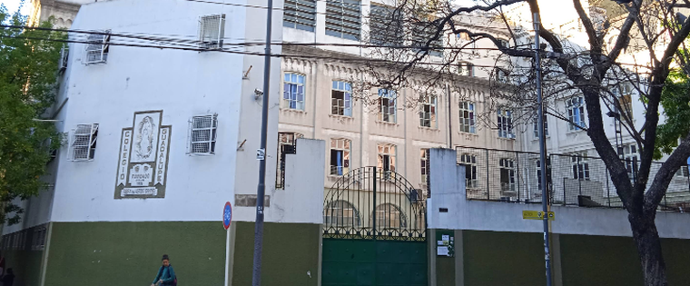 El colegio donde ocurrió la explosión.