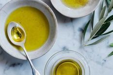 remedio casero para rejuvenecer la piel: ¡el oro liquido!